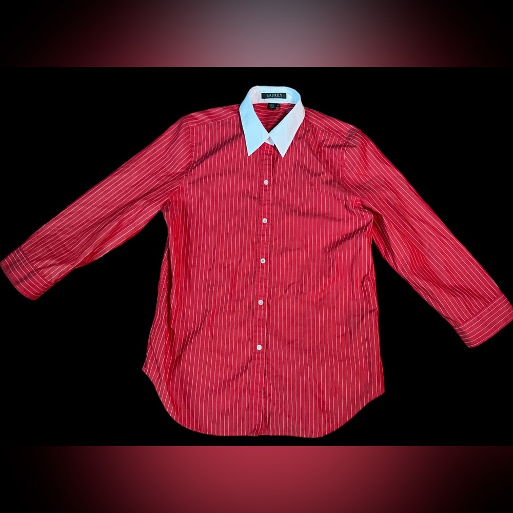 Red & white button up shirt with 3/4 length sleeves.